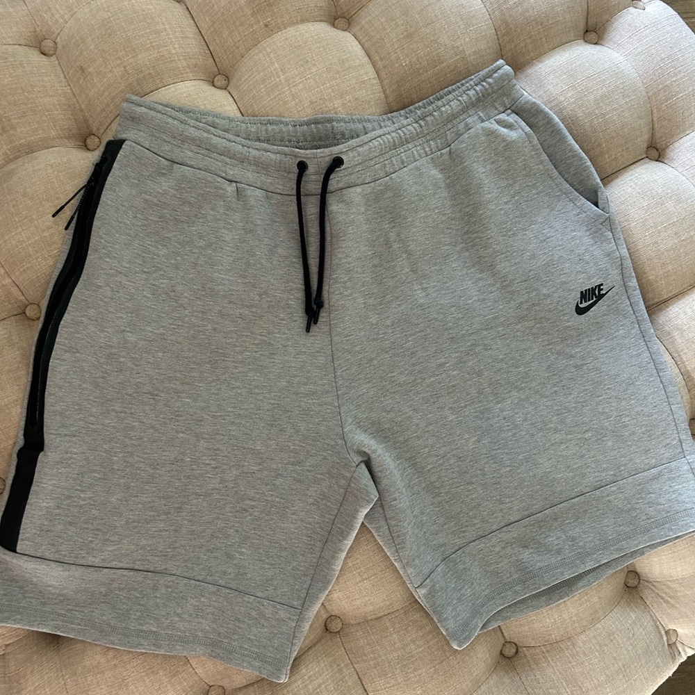 Nike Sportswear Tech Pro Men's Light Gray Shorts with Black Accents, XXL